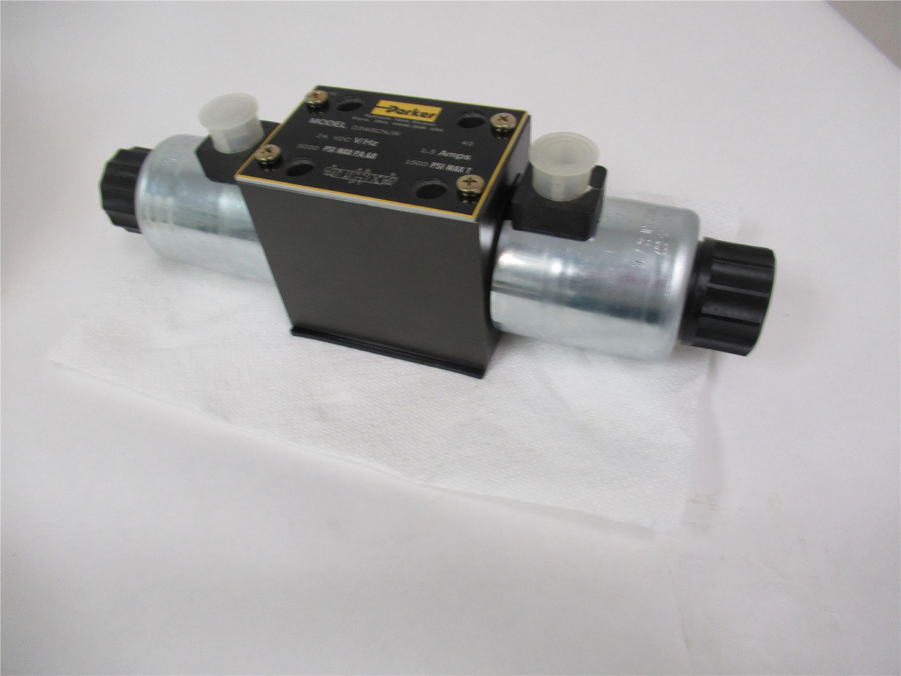 Parker D3W8CNJW; Hydraulic Valve 24 VDC 15 AMP 5000 PSI