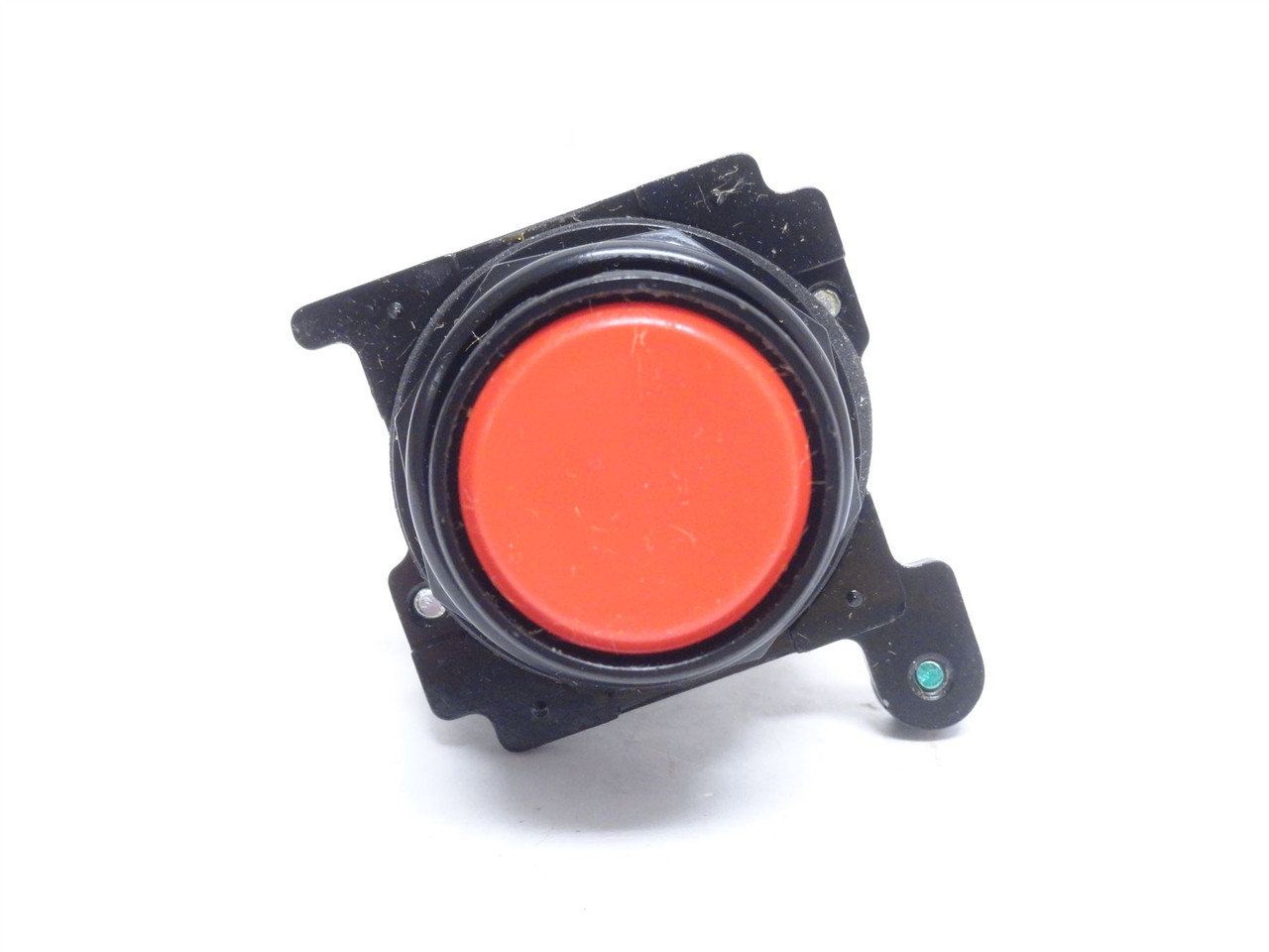 Eaton E34PB251X; Red Flush Mount Push-Button; 1-NC; 30.5mm