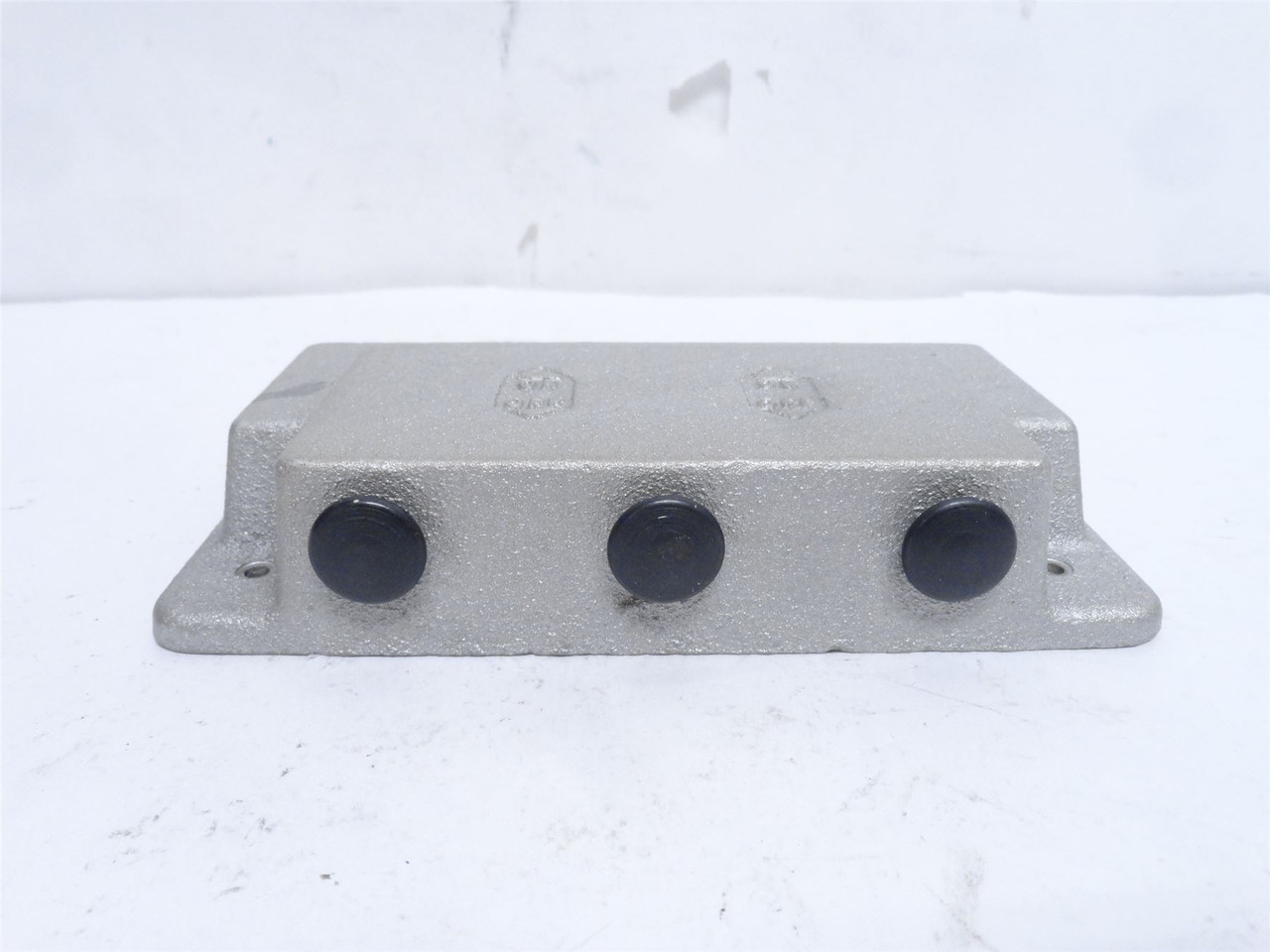 Crouse DS1283; Snap Switch Cover W/Operating Mechanism 3-Gang