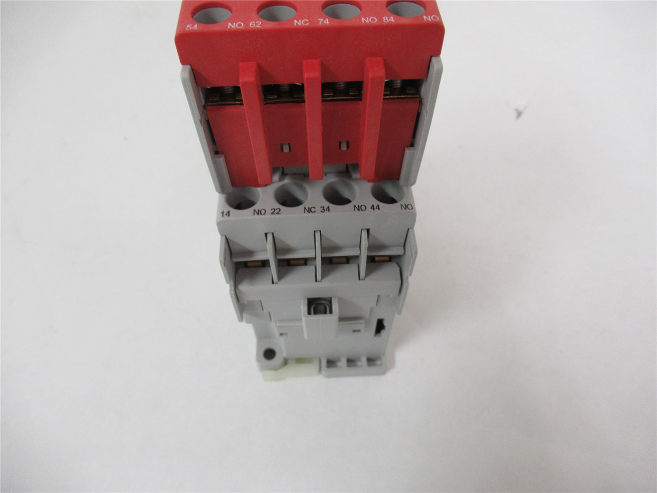 Allen-Bradley 700S-CFB620EJC; Safety ControlRelay  8 P 24 VDC