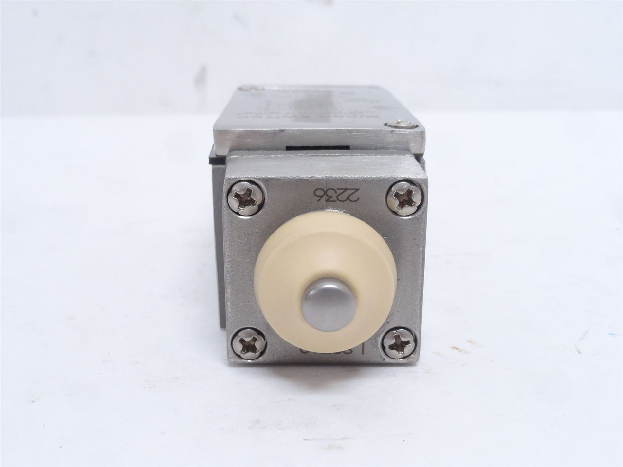 Micro-Switch LS2C4L; Limit Switch SS; 10A; 600VAC; 3/4NPT