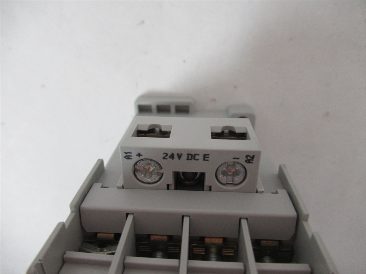 Allen-Bradley 100-C09EJ01; Contactor 9A 3P Coil 24VDC