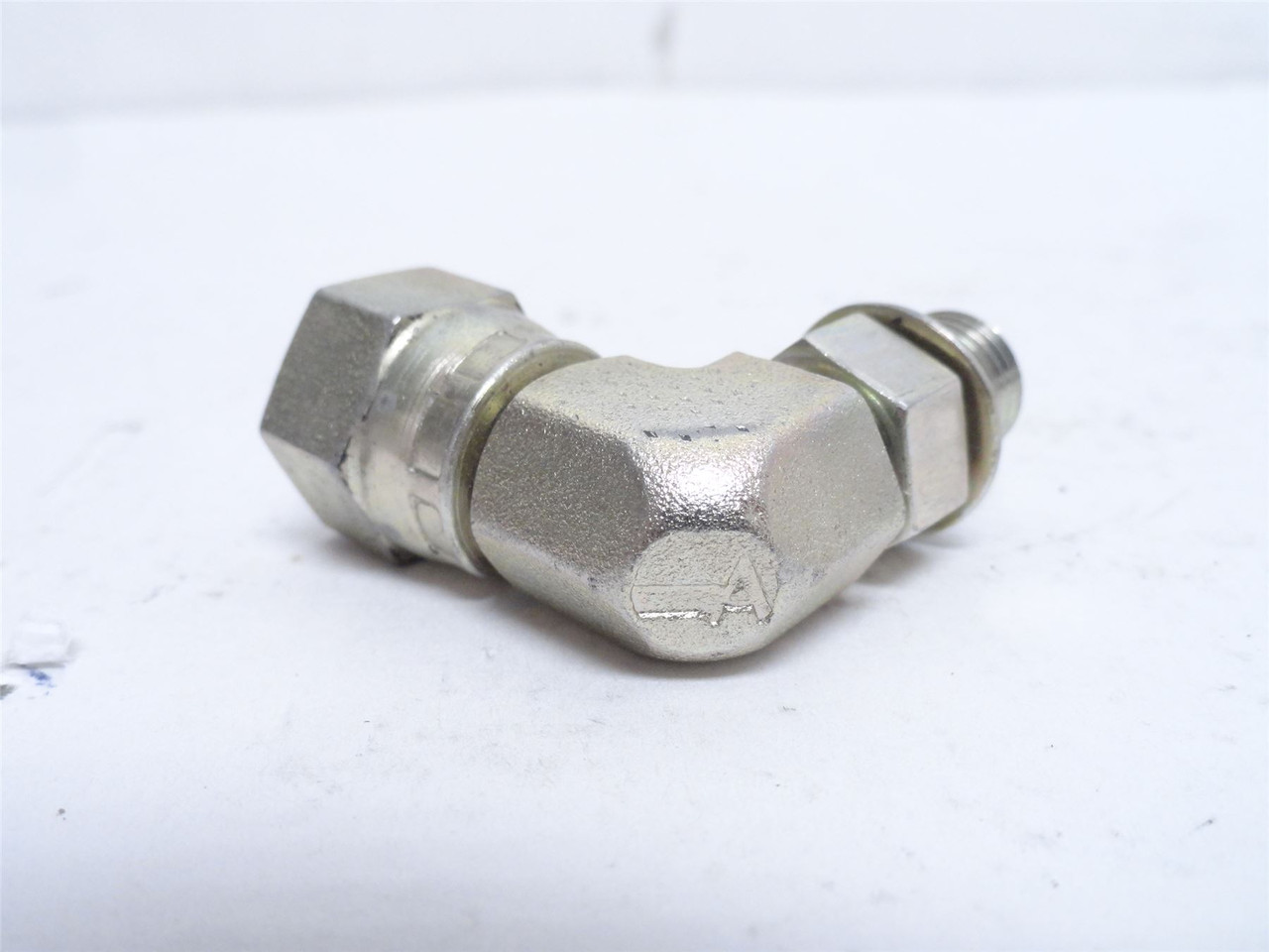 Eaton 2068-4-4S; Adaptor Elbow 90Deg; 1/4NPT Swivel; 1/4 BOSS