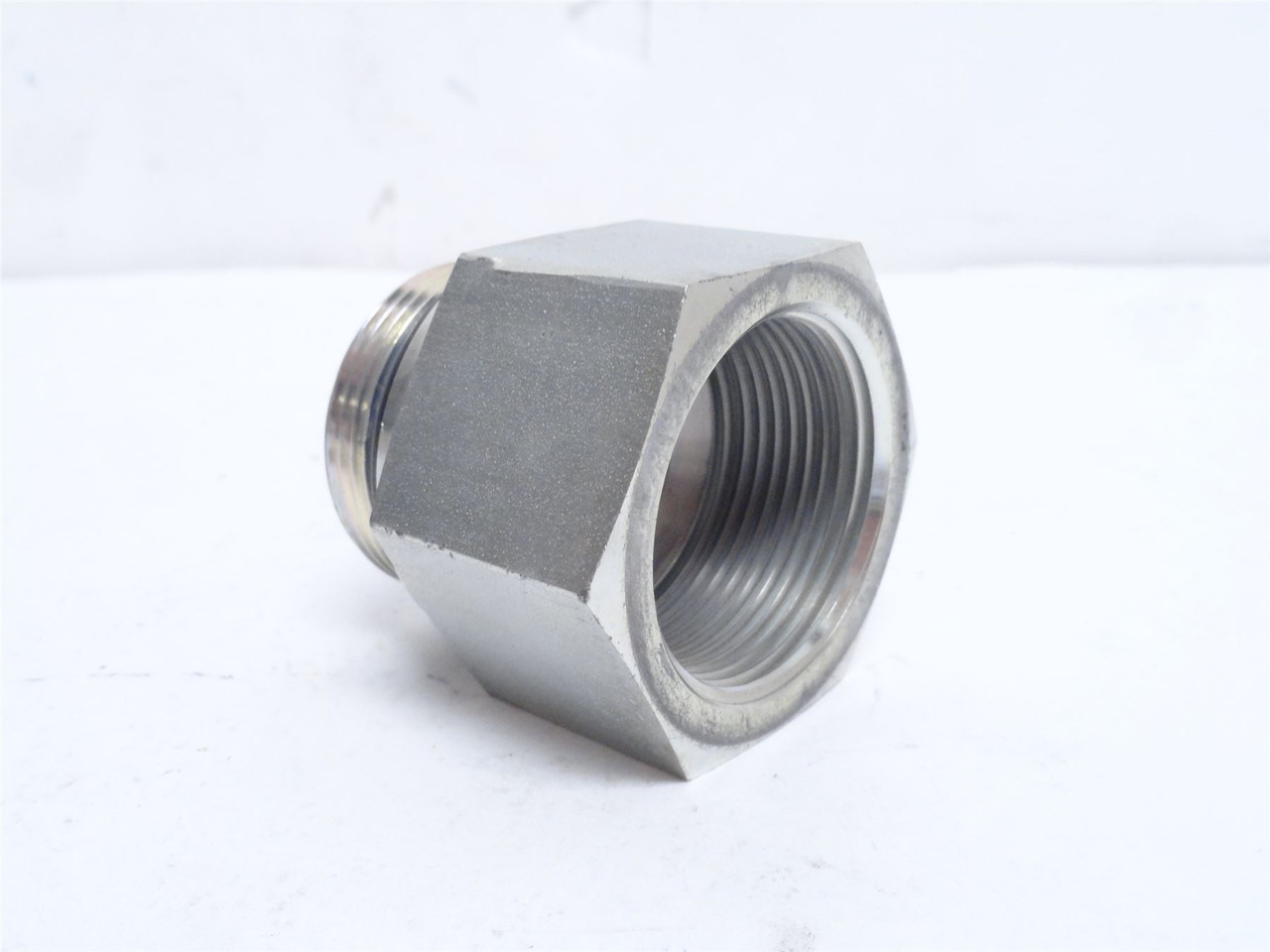 Eaton 2216-20-20S; Straight Adapter; 1-1/4NPT x 1-1/4 BOSS