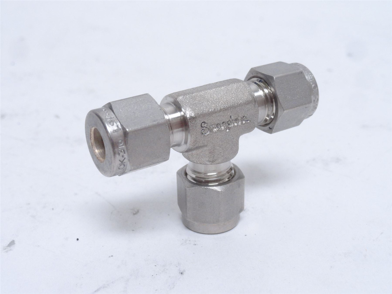 Swagelok SS-400-3; Compression Tee; SS-316; 1/4" Tube