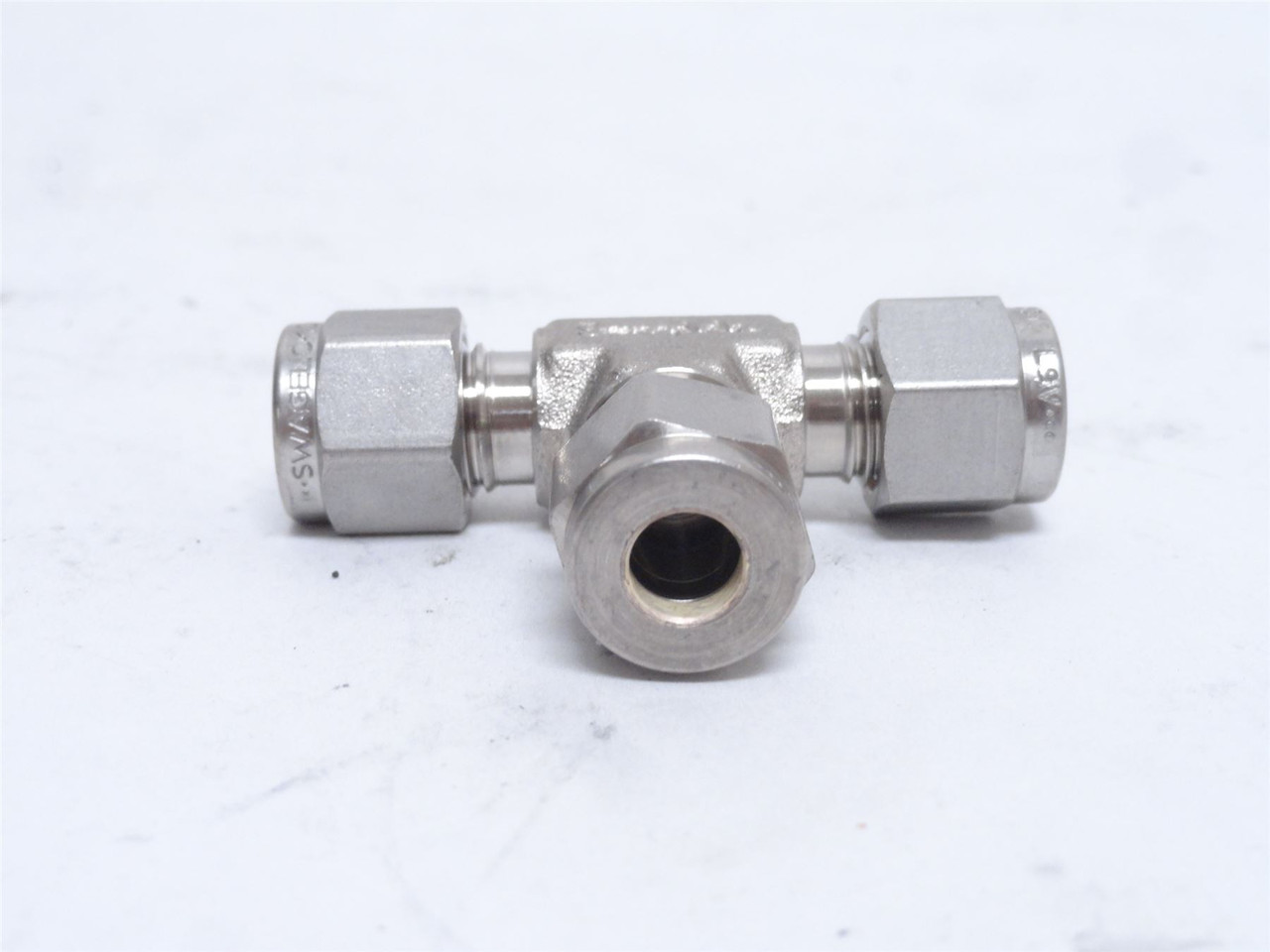 Swagelok SS-400-3; Compression Tee; SS-316; 1/4" Tube
