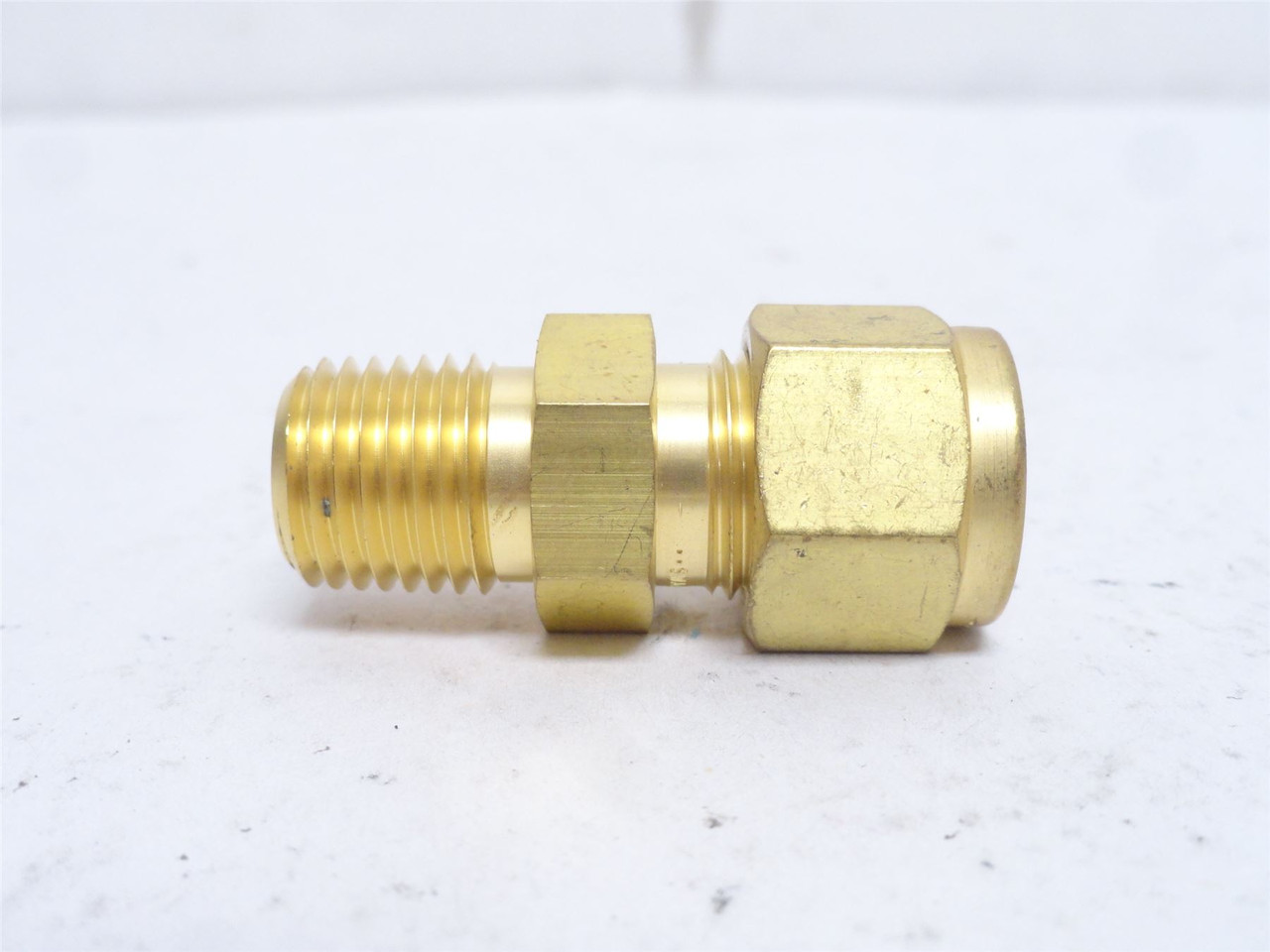 Swagelok B600-1-4; Straight Tube Adaptor; 3/8" Tube x 1/4NPT