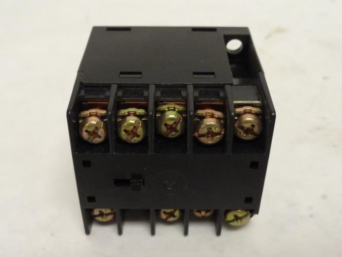 Moeller DIL05R40-G; Terminal Block 24VDC MISSING SCREW
