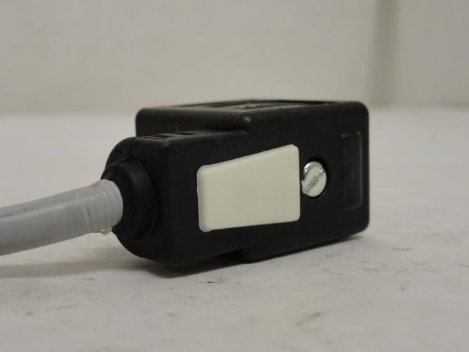 Festo KMV-1-24-2.5-LED; Connector Socket/Cable; 24V; 2.5m Wire