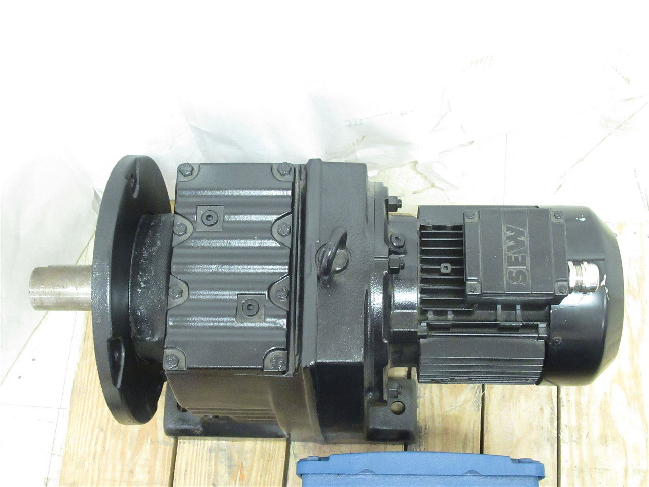 SEW-Eurodrive R87F DT90L4; Gearmotor; 1.5kW; 1710RPM; 3Ph
