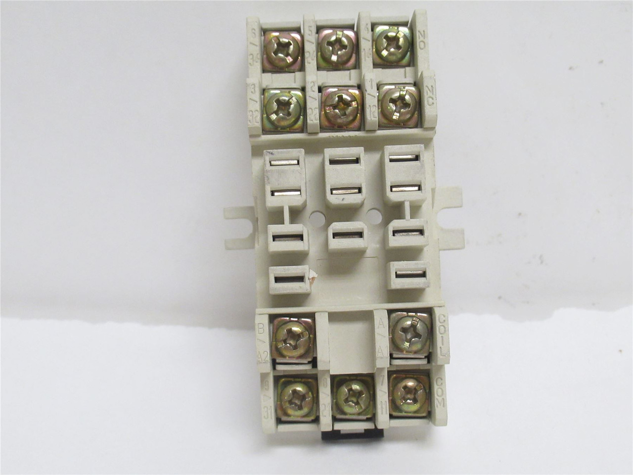 Allen-Bradley 700-HN154; Relay Socket; 11-Blade; 15A 300VAC