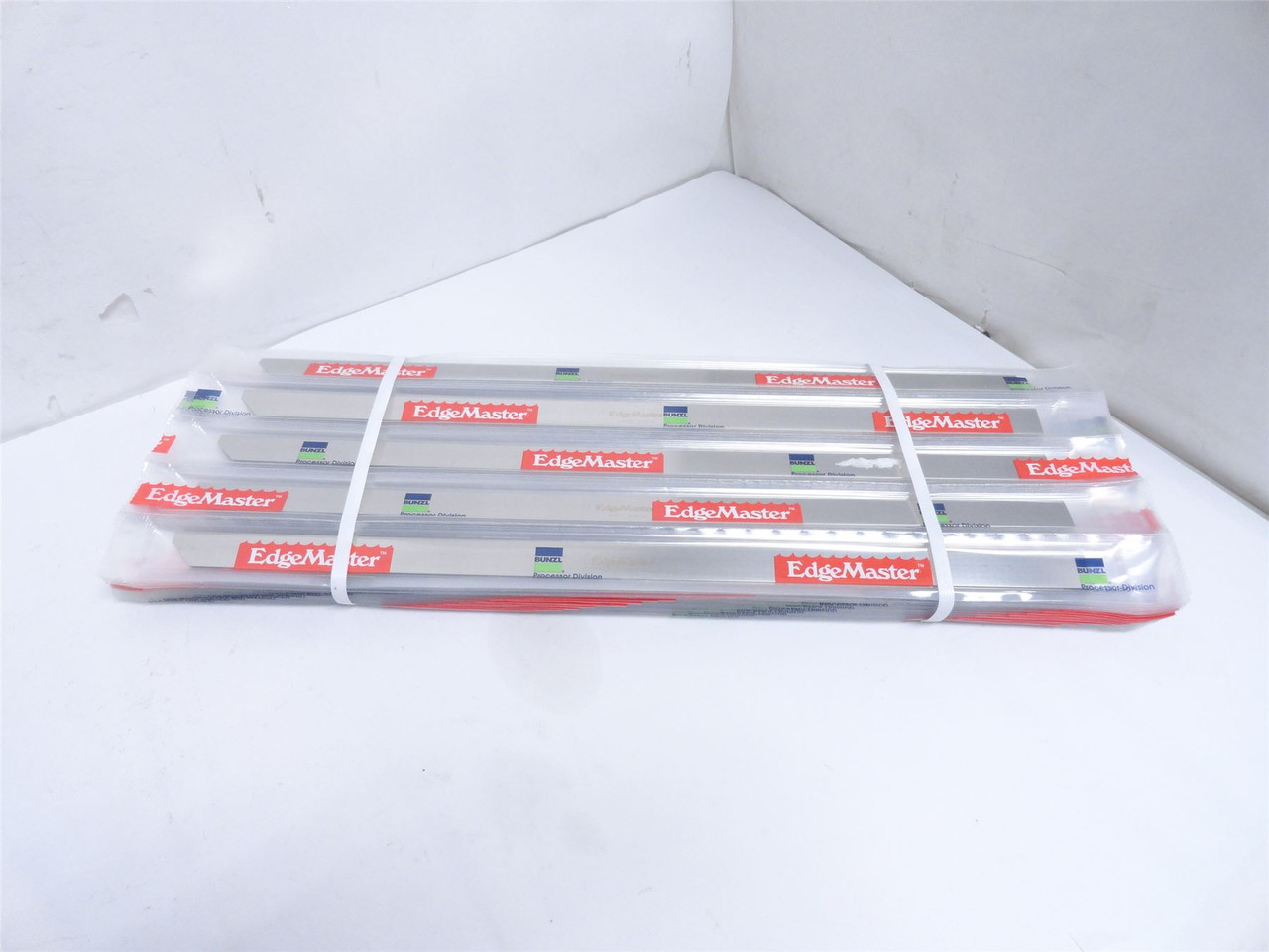 Bunzl 337930-08; Lot-100 Serrated Blades 518mm Long; 22mmW