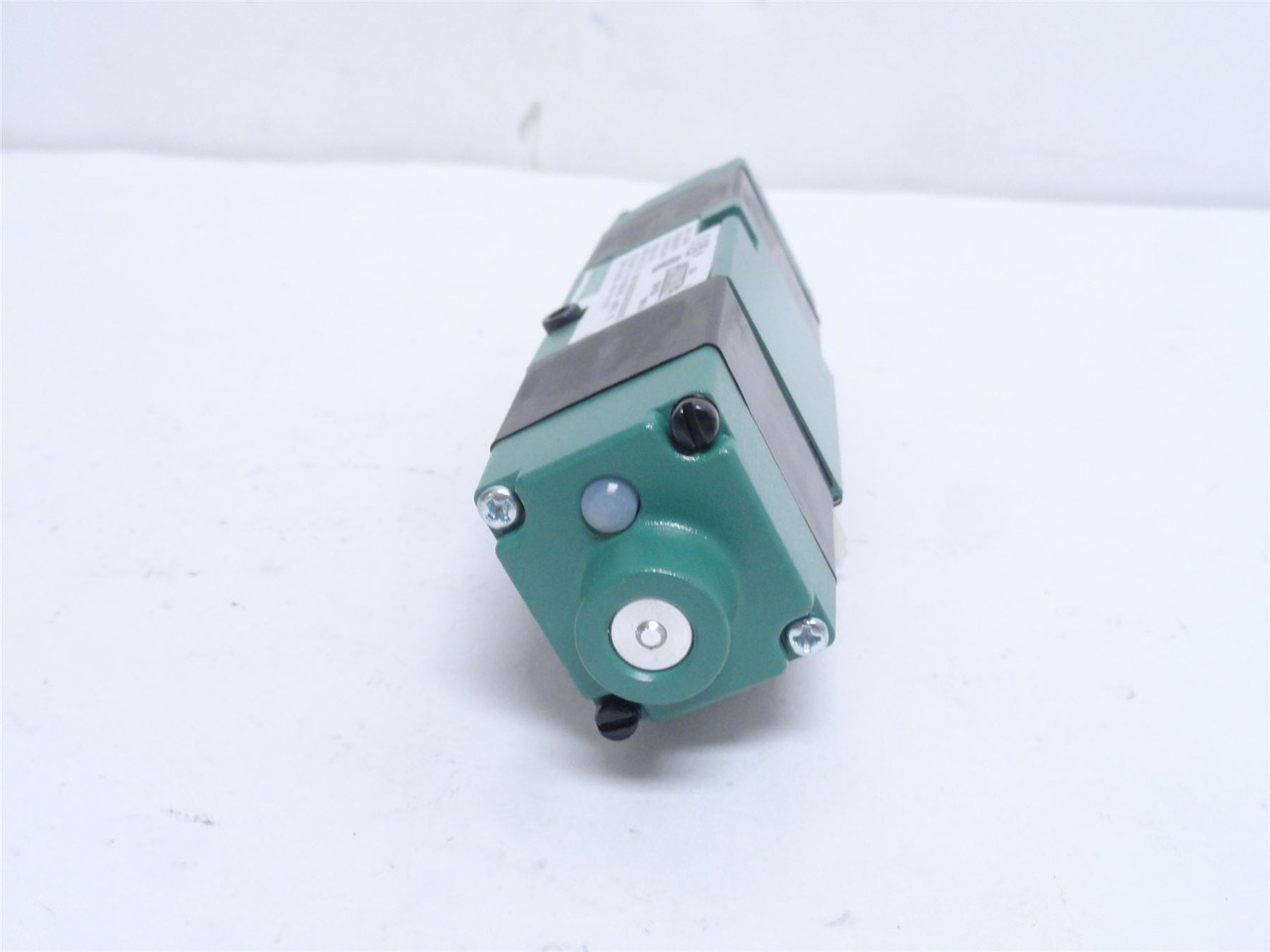 Numatics 081SS500K000030; Double Solenoid Air Control Valve