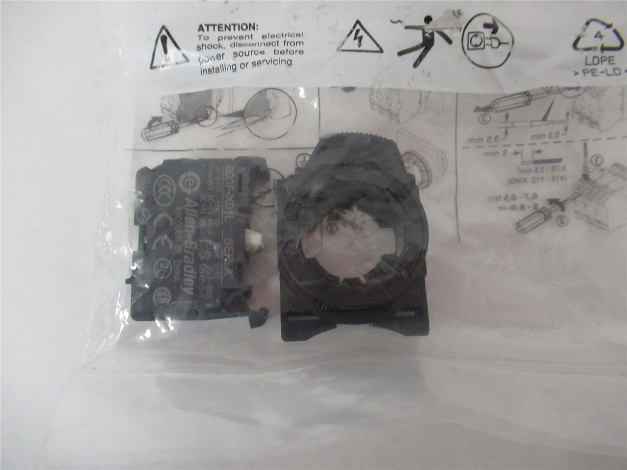 Allen-Bradley 800F-PX01L; Composite Push Button 1NO 10 Amp