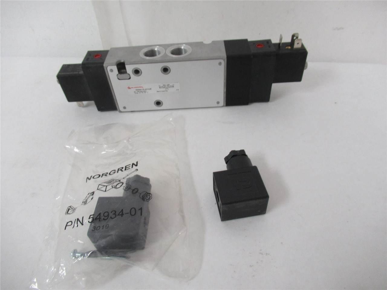 Norgren V62S611AA313JB; SolenoidValve5/3 APB24VDC 3/8NPT