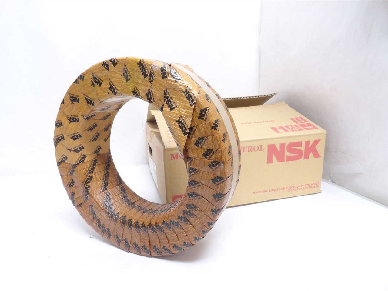 NSK 23038CAME4C3S11; Spherical Roller Bearing190mmOD; 290mmOD