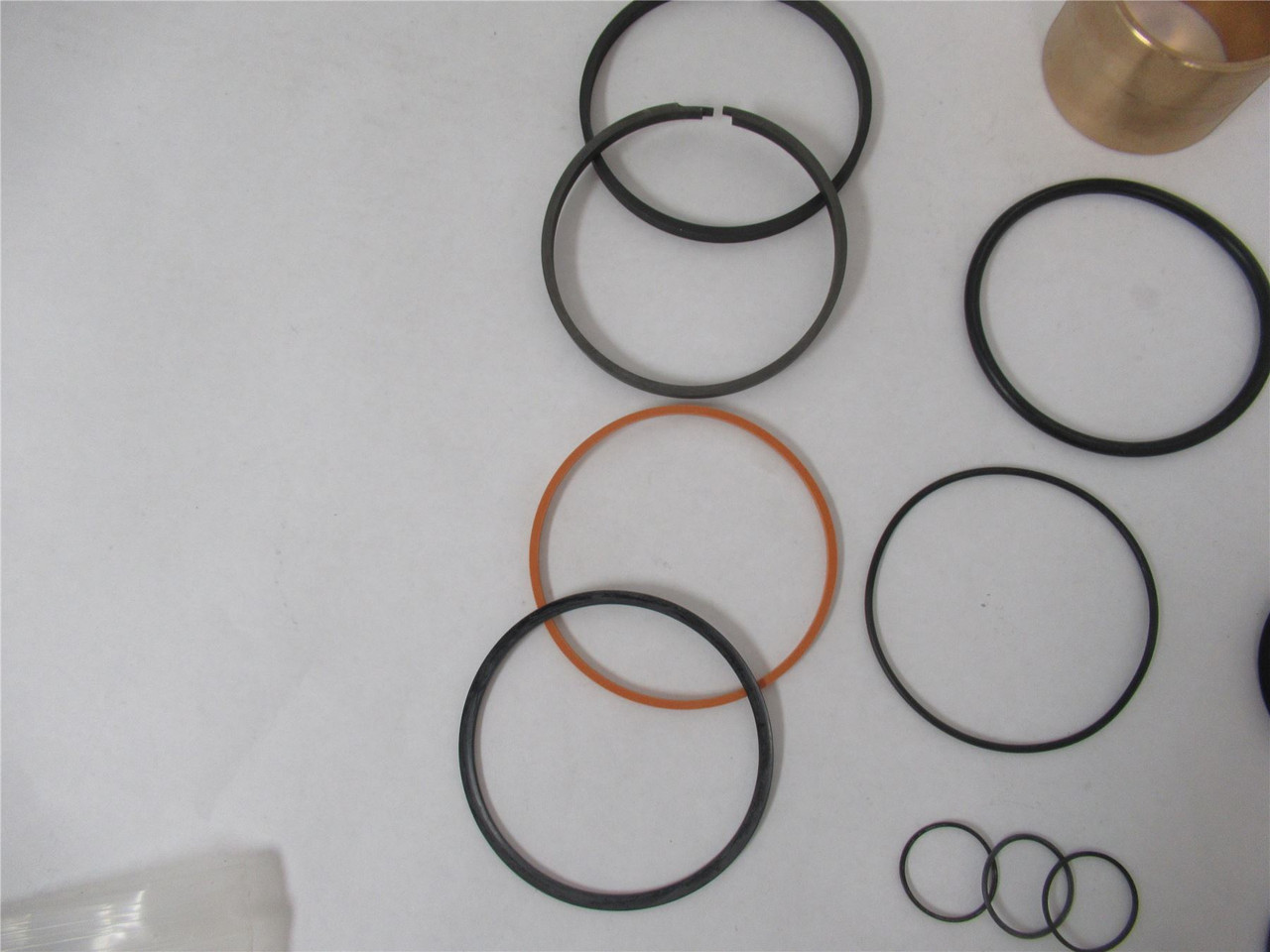 Cozzini  7523; Cylinder Seal Kit -4 2.5 ROD