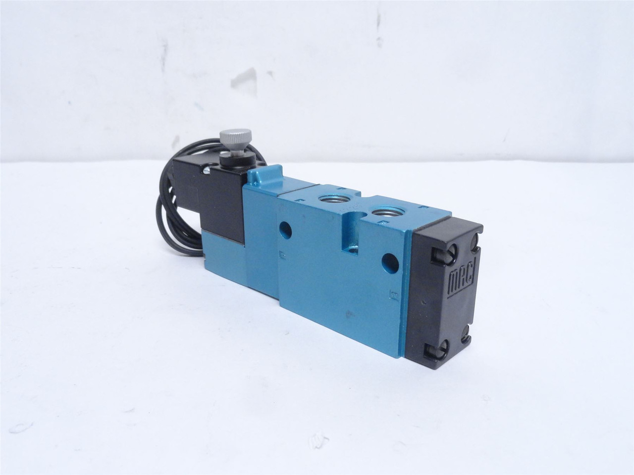 MAC 811C-PM-613CA-152; Solenoid Air Valve; 20-150PSI; 24VDC