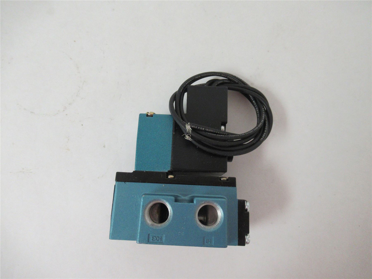 MAC 9128-PM-111CA; Pneumatic Valve 4-Way 1/4"NPTF 110-120VAC