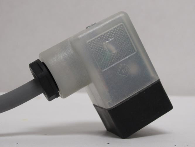 Canfield D5419-11025; Female DIN Plug; 120VAC; Black