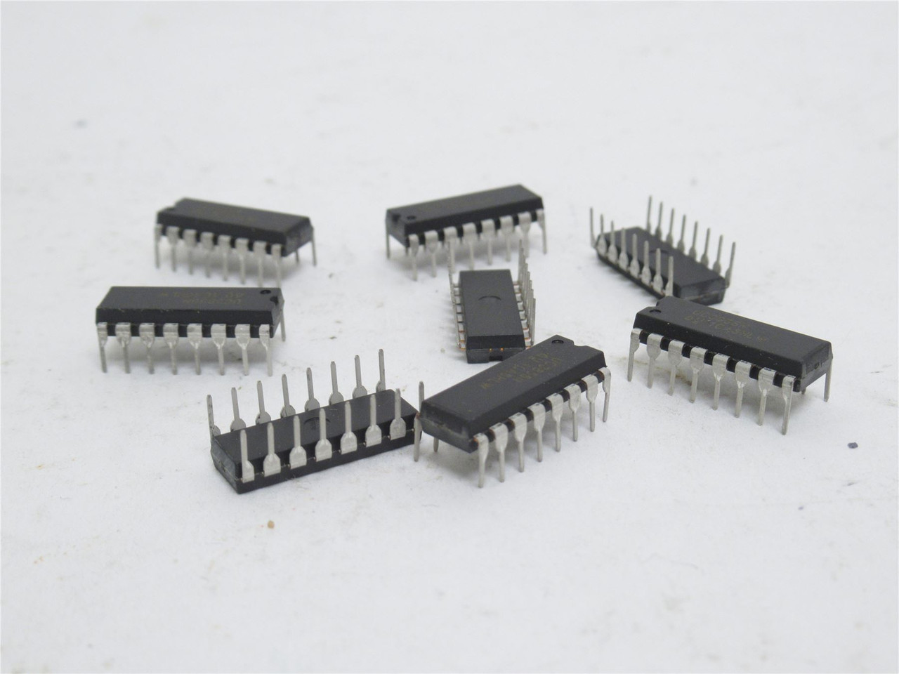 Texas Instruments UC3856N; Lot-8 Current Mode PWM Controller