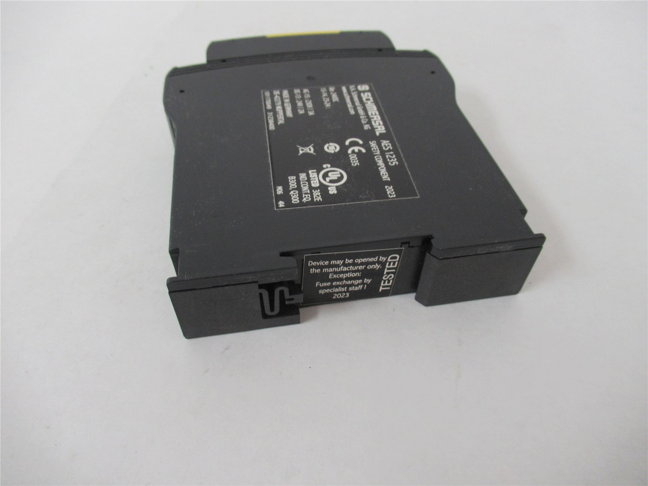 Schmersal 101170049; Safety Relay 24 VDC AC 15 230V/3A