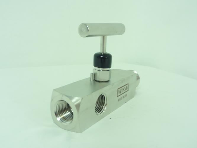 WIKA 4339917; Multiport Valve 3/4"X1/2" NPT M-F Soft Seat