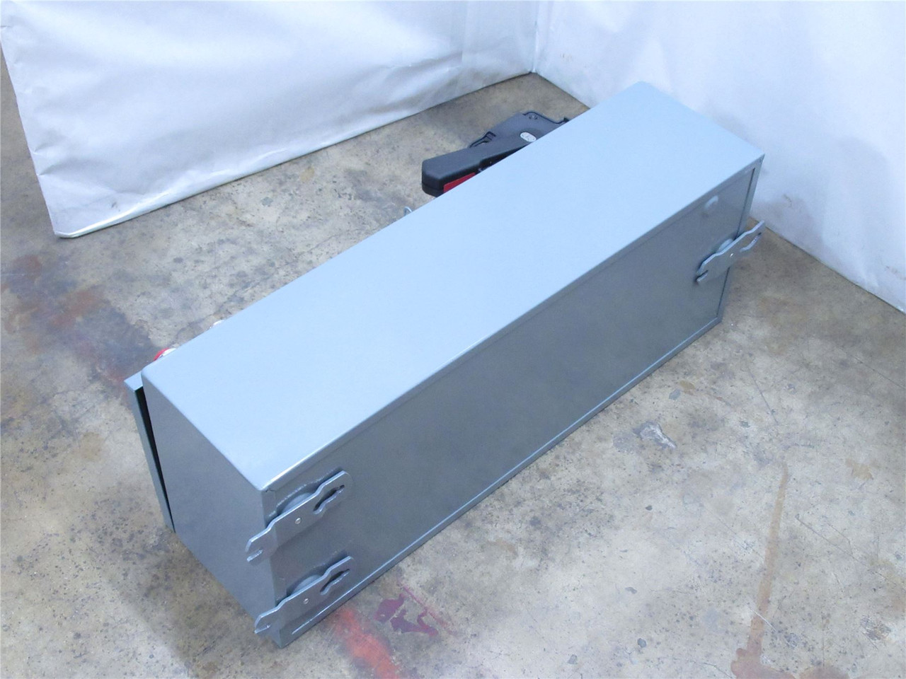 Allen-Bradley 502L-BFB-1E-6P-24R; NEMA 1 Lighting Contactor