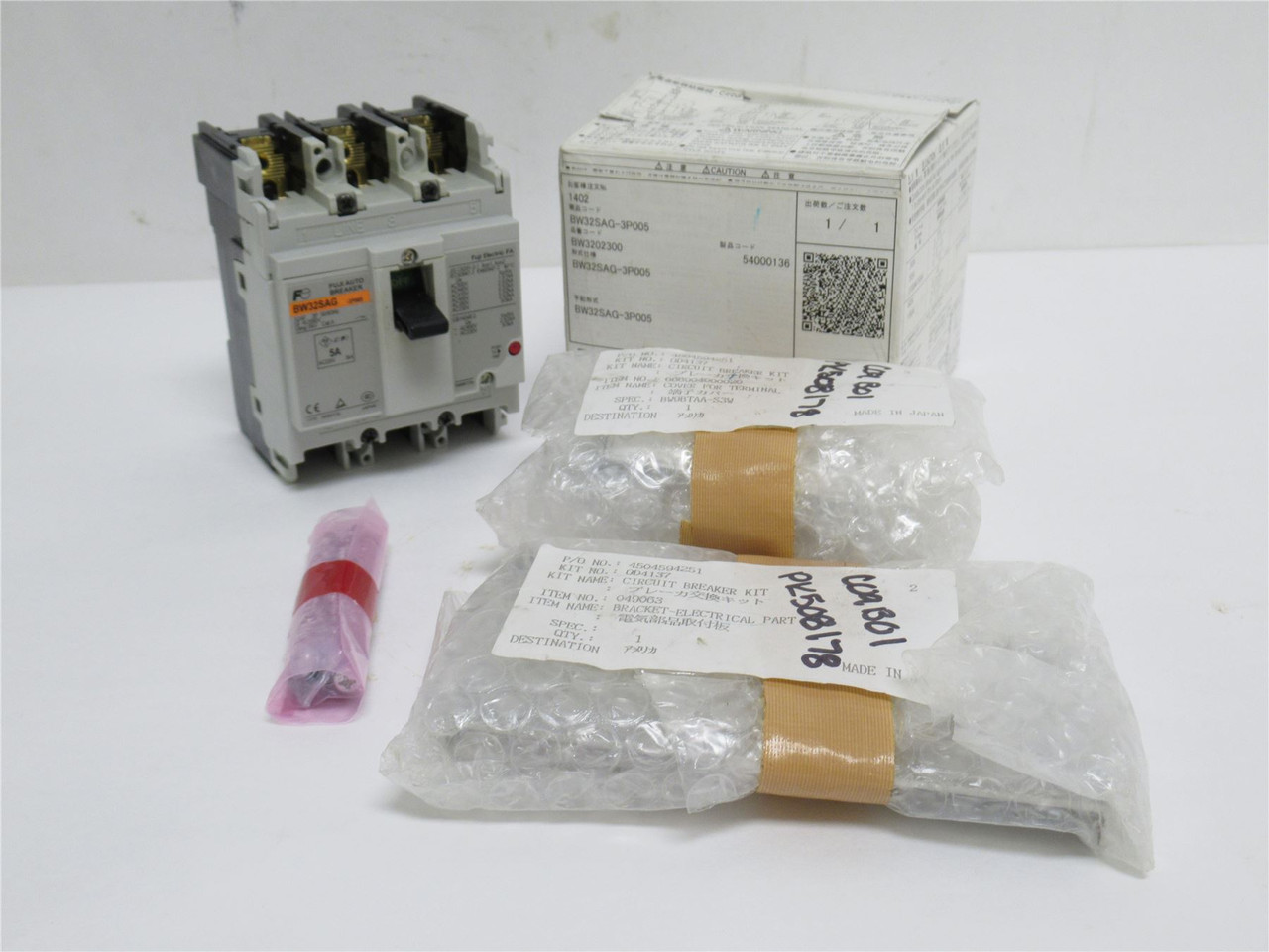 Fuji BW32SAG-3P005; Circuit Breaker 5A 3P; 600VAC W/Mount Kit