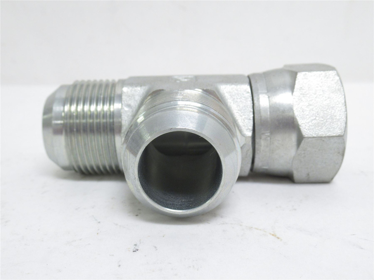 Parker 16 R6X-S; Swivel Nut Run Tee; 1 JIC x 1 JIC SW x 1 JIC