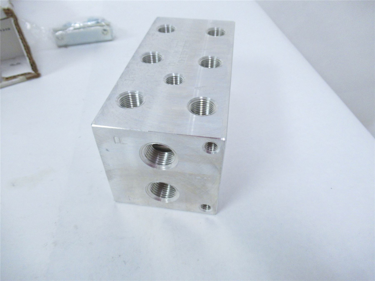 Daman AD03P032P; Hydraulic Manifold 3 Station 2.125" Spacing
