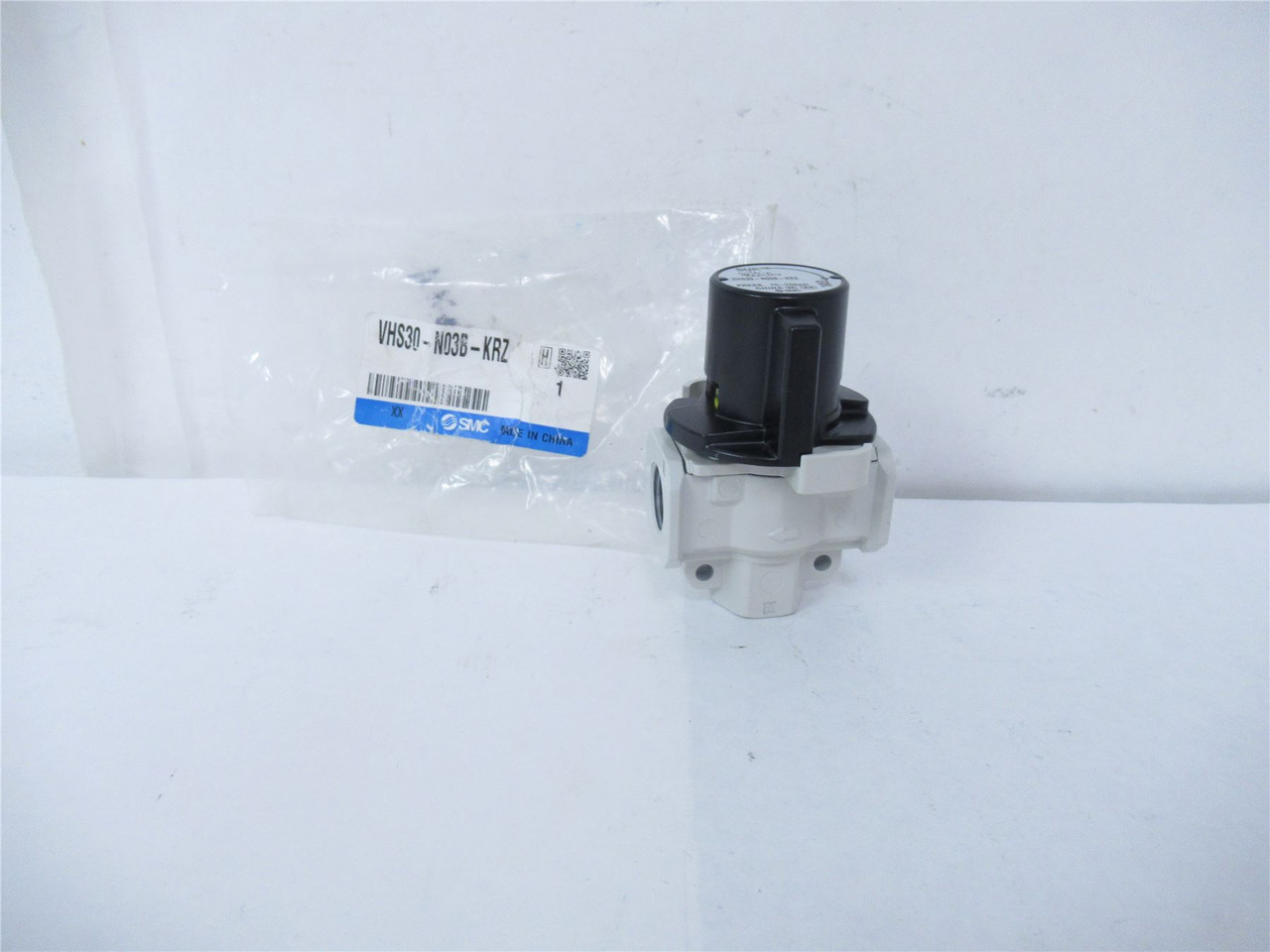 SMC VHS30-N03B-KRZ; Pneumatic Valve .375" 15-150psi