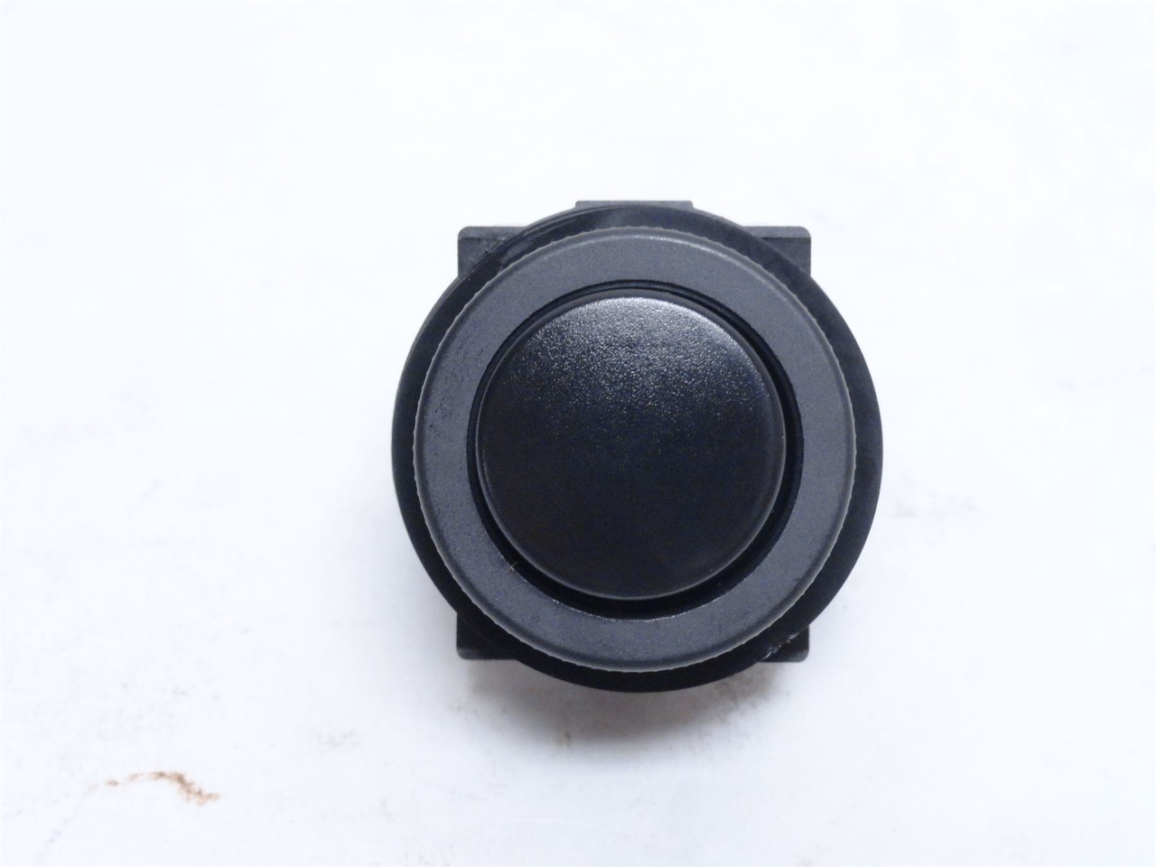 Fuji AR30EOR-10B; Momentary Push-Button; Black; 30mm