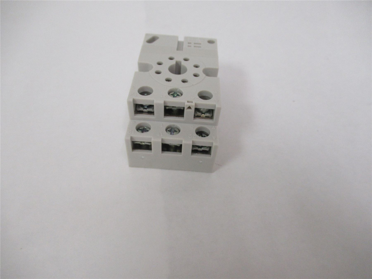 Square D 8501NR52; Relay Socket 16 A 300 VAC 5 AMP 600VAC