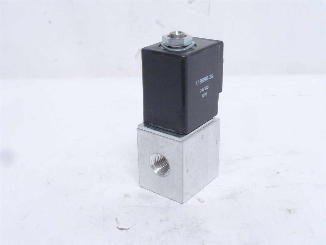 ARO CAT66P-024-D; Solenoid Air Control Valve 1/4NPT; 24VDC