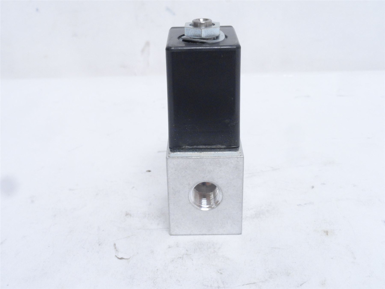 ARO CAT66P-024-D; Solenoid Air Control Valve 1/4NPT; 24VDC