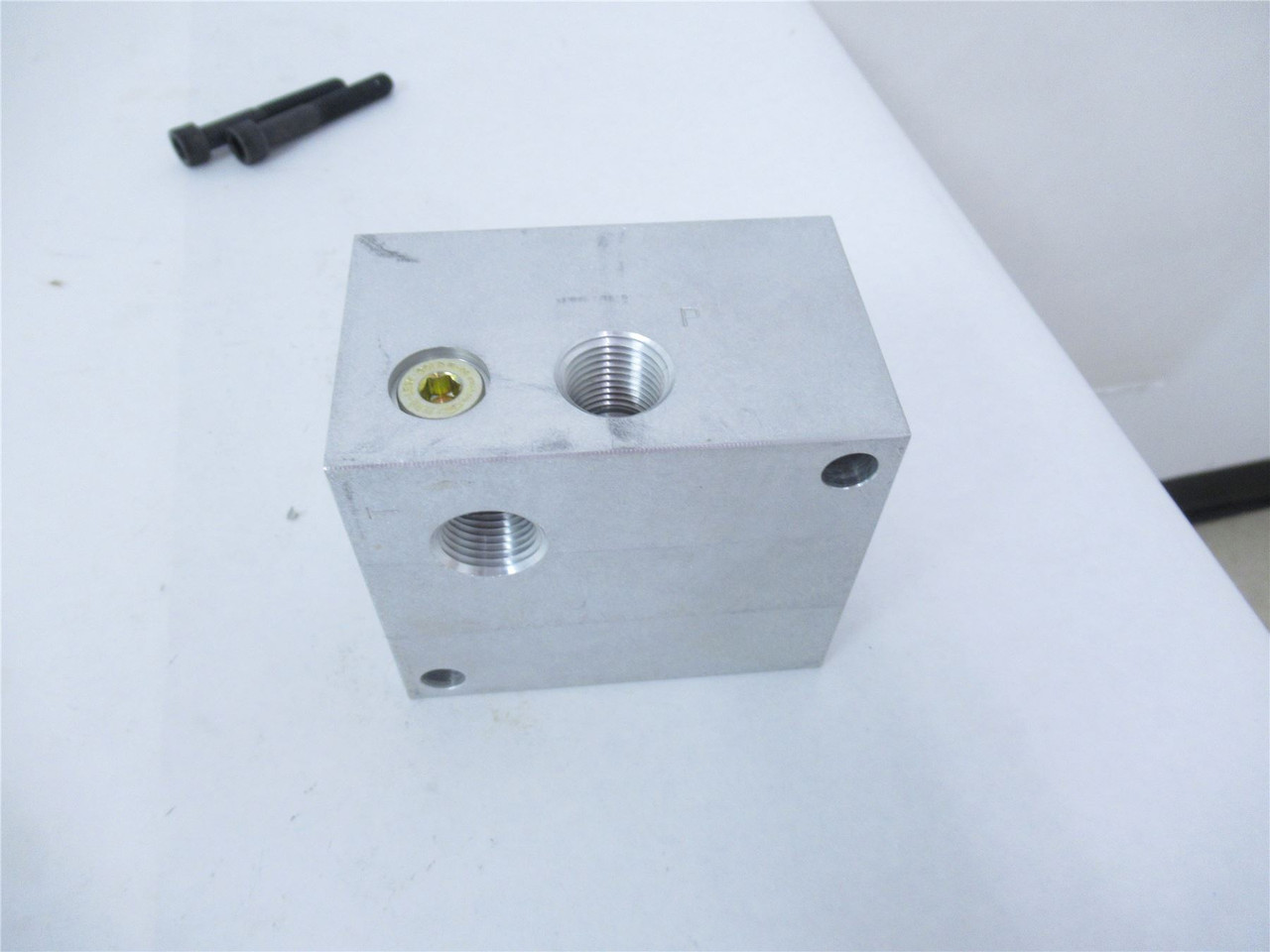 Daman FAU-1075; Hydraulic Cylinder CDC D05 Manifold Block