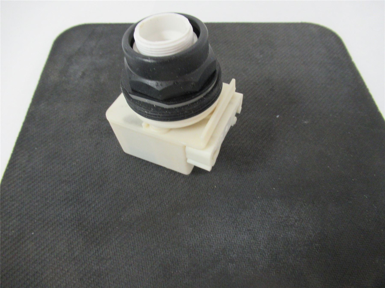 Schneider 9001SK2L1; 30MM Illum Push Button Transformer 110V