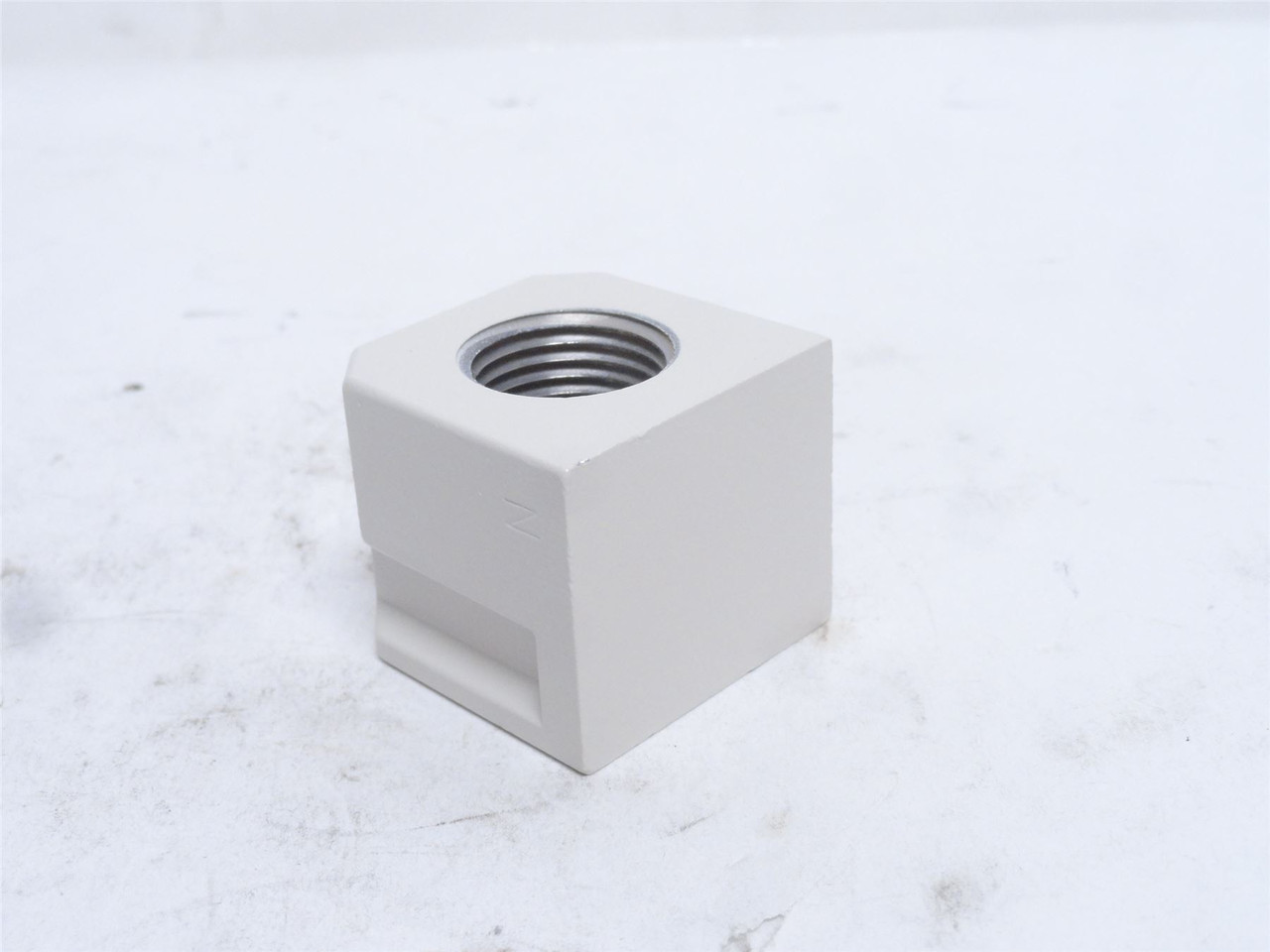 SMC E400-N04-A; Pipe Adapter; Size: 1/2" x 1/2NPT