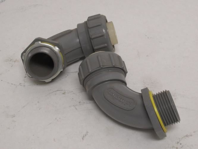 Arlington NMSC90100; Lot-2 Screw On Connector; 90Deg; Size: 1"