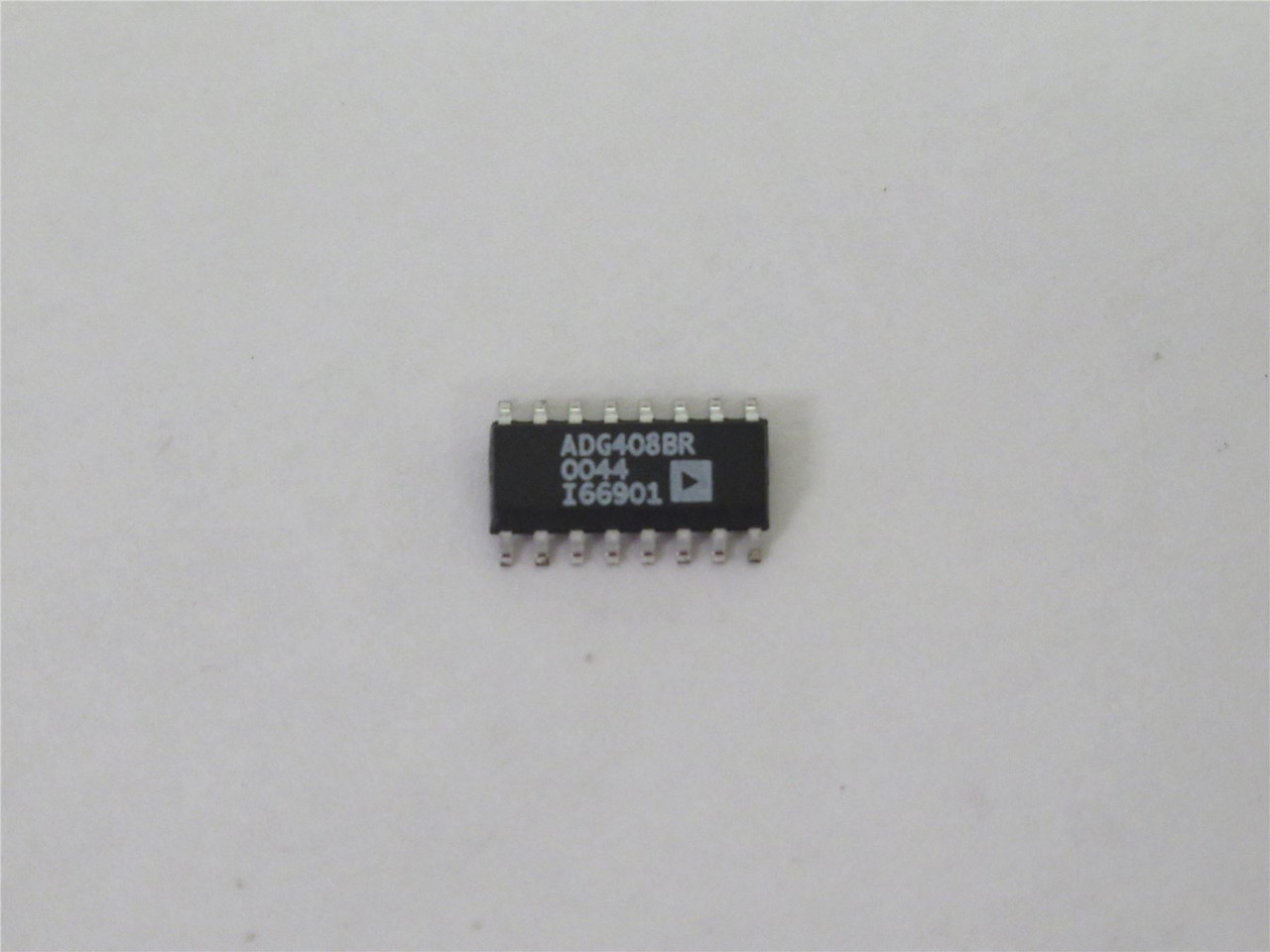 Analog Devices ADG408BR; Lot-45 IC; Analog Switch; 100Ohm