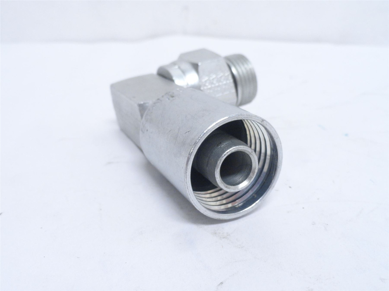 Eaton 08U-R70; Crimp Swivel Elbow 90Deg; 1/2" Tube x 5/8" BOSS