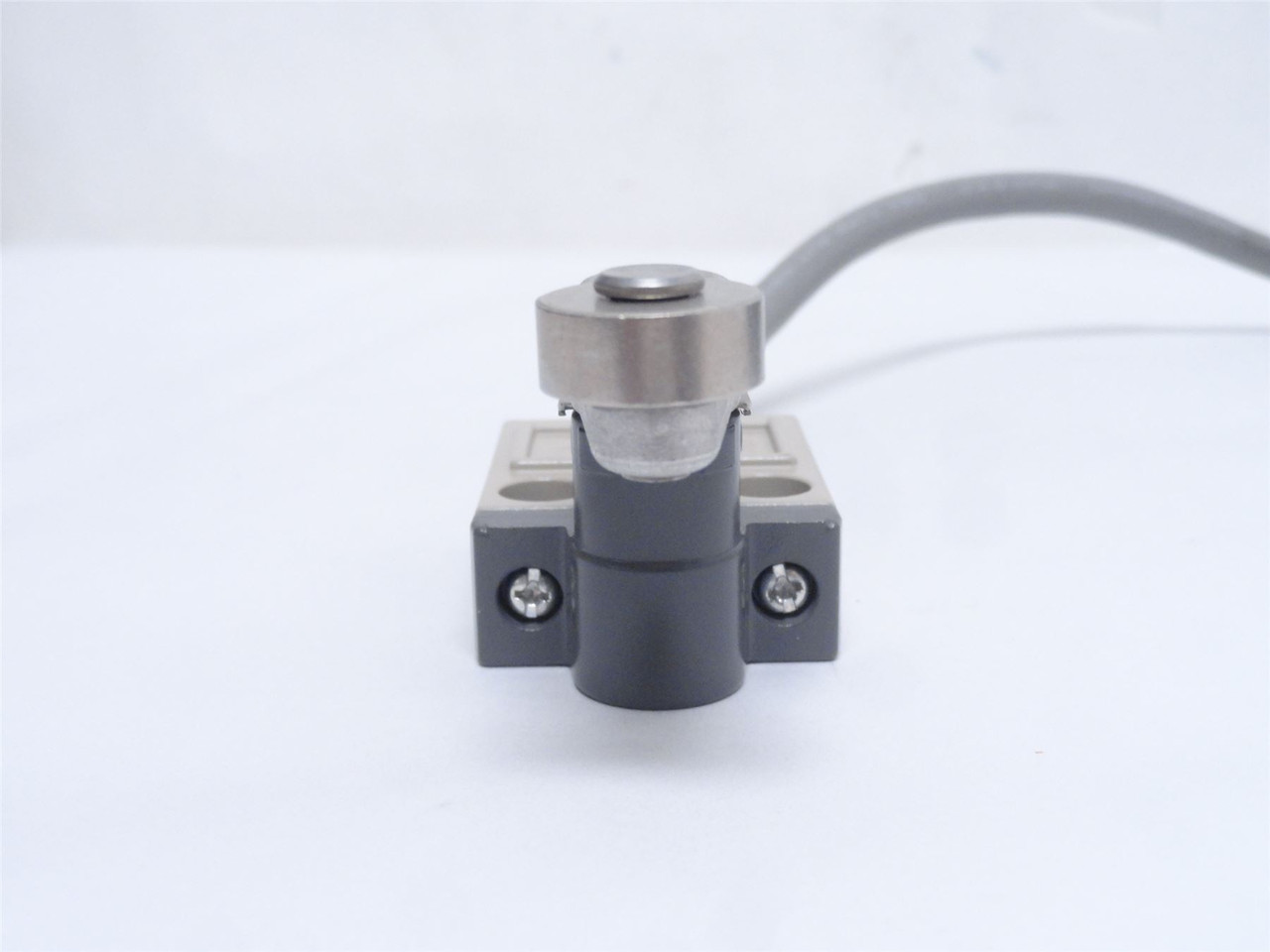 Omron D4C-1620; Compact Limit Switch; 250VAC; 5A; 3m Wire