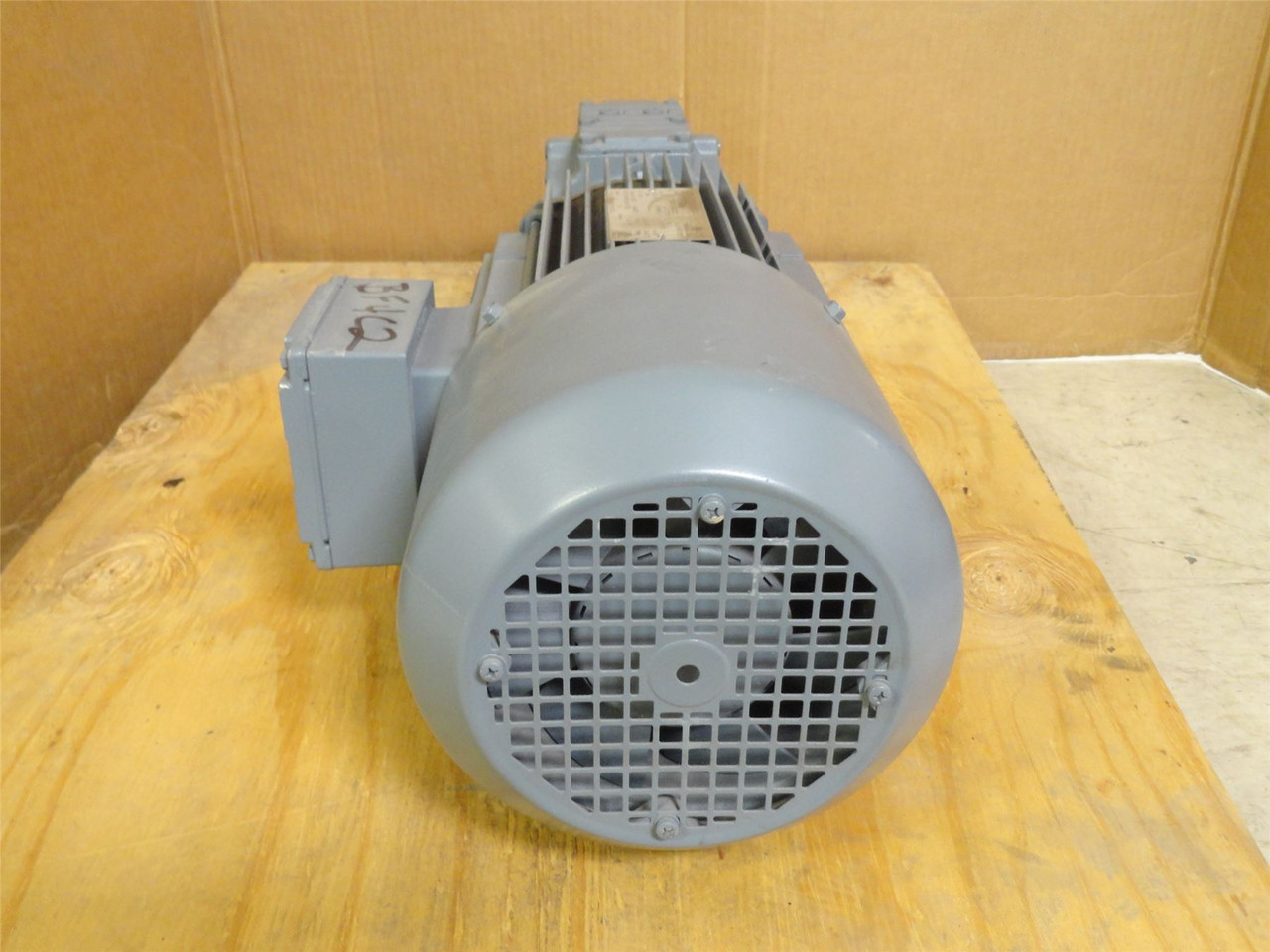 SEW SA47MV100M8/VR; Brake Gearmotor; 17.62:1 Ratio; 277/480VAC
