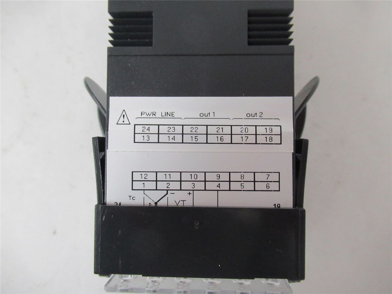 Gefran 600-R-R-0-0-1; Process Controller 120 VAC 240 VAC