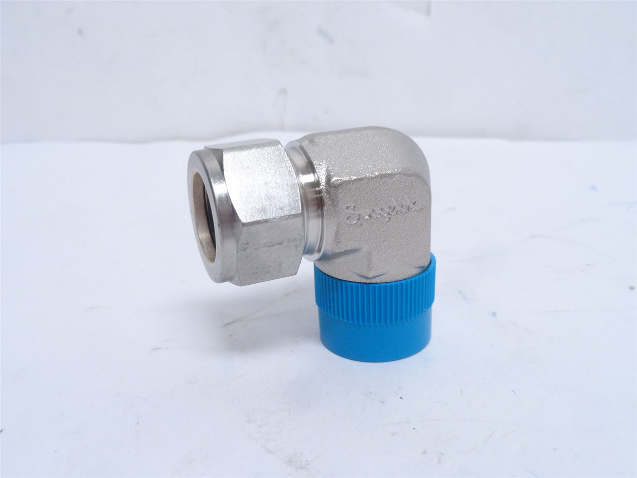 Swagelok SS-1210-2-12; Tube Elbow 90Deg SS-316; 3/4" x 3/4NPT
