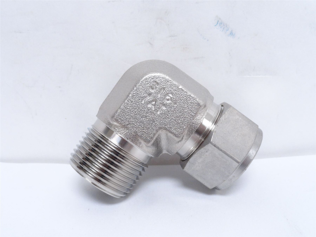Swagelok SS-1210-2-12; Tube Elbow 90Deg SS-316; 3/4" x 3/4NPT