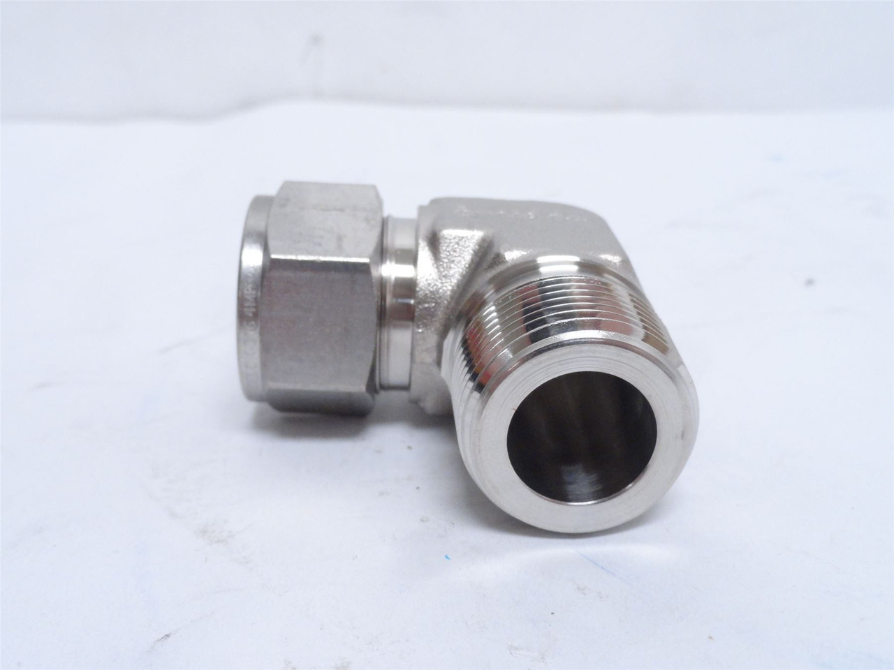 Swagelok SS-1210-2-12; Tube Elbow 90Deg SS-316; 3/4" x 3/4NPT