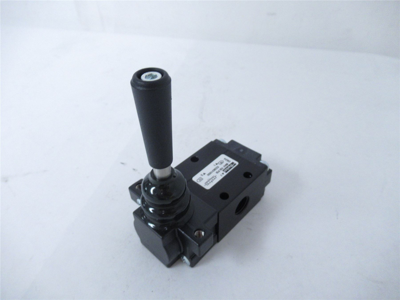 Parker 523831000; Directional Control Valve 3-Way 3-Position