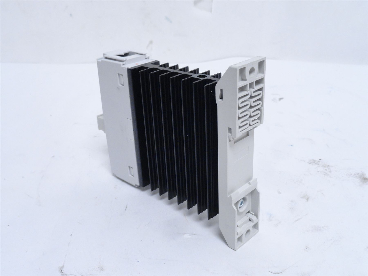 Siemens 3RF2330-1DA44-1KM0; Contactor 18.5A 460V Coil: 4-30VDC